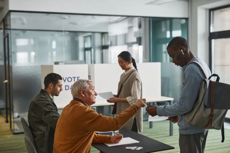 O Voto que Ninguém Corteja: A Comunidade Lusófona e Seu Lugar Invisível na Política Americana